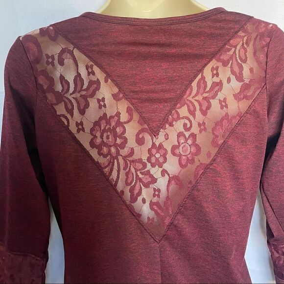 Melalueca maroon women’s tee with lace size small - Picture 8 of 9